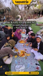 **Buka puasa bersama dengan hidangan nasi khas Arab menjadi momen yang selalu dirindukan oleh Jamaah Taqwatrip. 🕌✨**Di tengah hangatnya kebersamaan, setiap suapan bukan hanya mengenyangkan, tetapi juga menghadirkan rasa syukur atas nikmat Allah SWT. Dengan cita rasa autentik Timur Tengah, suasana berbuka terasa semakin istimewa dan membawa kita lebih dekat dengan nuansa Tanah Suci.Semoga kebersamaan ini menjadi wasilah untuk mempererat ukhuwah dan menambah keberkahan dalam setiap langkah ibadah kita. 🤲💚#TaqwaTrip #JamaahTaqwaTrip #BukaPuasaBersama #NasiArab #UmrohBersama NikmatKebersamaan TravelUmroh UmrohNyaman BerkahDalamKebersamaan